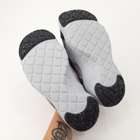 Nike | ACG Moc 3.5 SE Special Edition Pure Platinum Shoes in Black, Green Glow - Picture 6 of 8